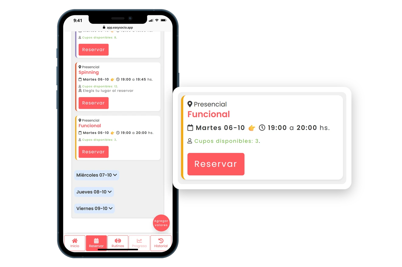 Celular con el panel del socio de EasySocio: una socia elige la clase de Funcional del martes a las 19:00, con tres cupos disponibles, confirma la reserva y la ve en sus próximas clases.
